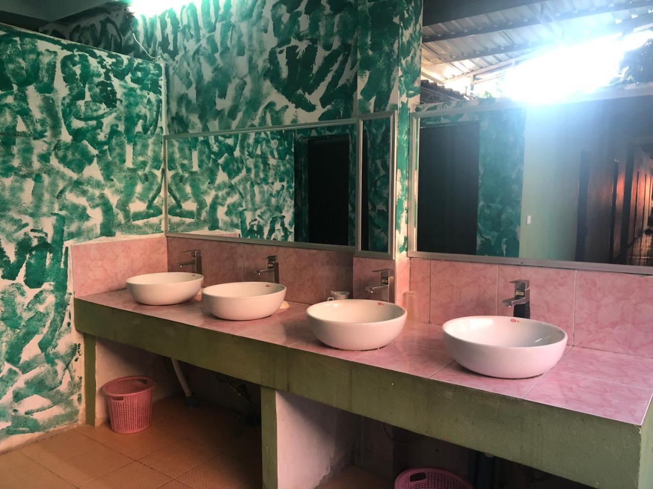 Army Barracks Guesthouse Vang Vieng Exterior photo