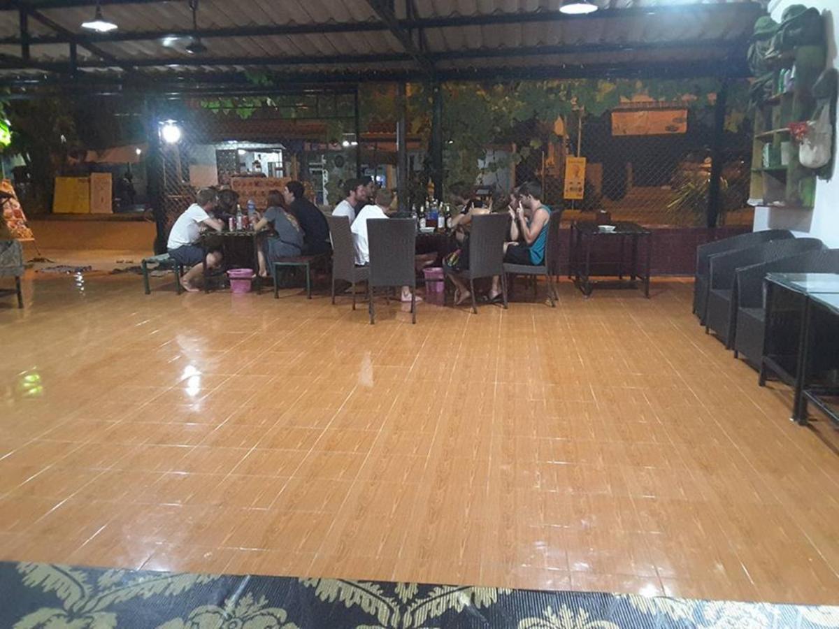 Army Barracks Guesthouse Vang Vieng Exterior photo