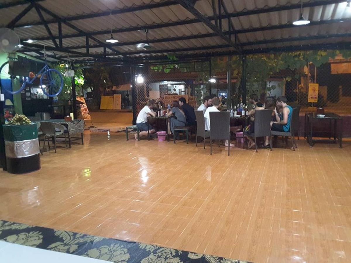 Army Barracks Guesthouse Vang Vieng Exterior photo